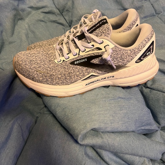 Brooks Athletic Shoes in Gray and White - Picture 2 of 7